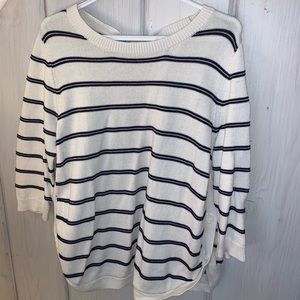 Sweater (with boutons on the side)